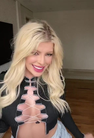 1. Breathtaking Jaquelline Shows Cleavage in Black Crop Top and Bouncing Tits