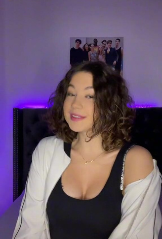 1. Sweetie Jesina Shows Cleavage in Black Crop Top and Bouncing Boobs