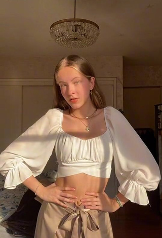 Hot Jessiegm Shows Cleavage in White Crop Top