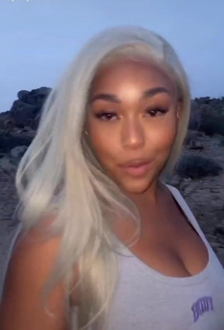 1. Sexy Jordyn Woods Shows Cleavage in Grey Crop Top and Bouncing Big Tits