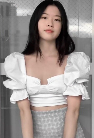 4. Cute Julia Hayama Shows Cleavage in White Crop Top