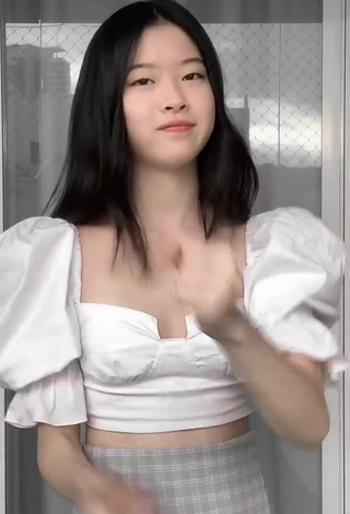 Beautiful Julia Hayama Shows Cleavage in Sexy White Crop Top