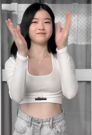 3. Sweetie Julia Hayama Shows Cleavage in White Crop Top