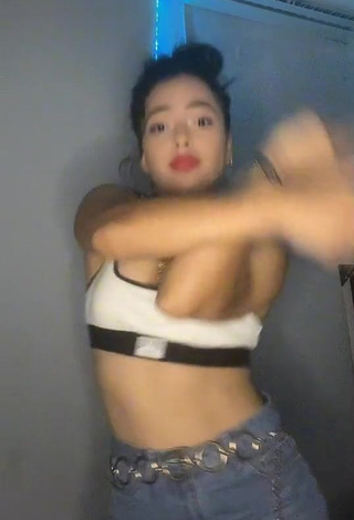 3. Desirable Karen Valenzuela Shows Cleavage in Crop Top and Bouncing Tits