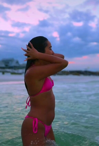 4. Hot Karina Prieto Shows Cleavage in Pink Bikini in the Sea