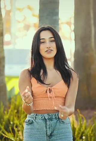 3. Gorgeous Karina Prieto Shows Cleavage in Alluring Peach Crop Top