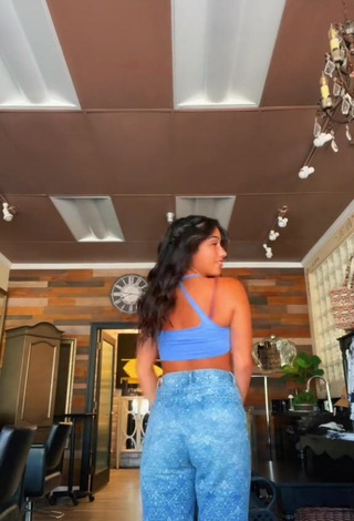 3. Magnificent Karina Prieto Shows Cleavage in Blue Crop Top