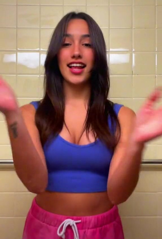 4. Erotic Karina Prieto Shows Cleavage in Blue Crop Top and Bouncing Boobs