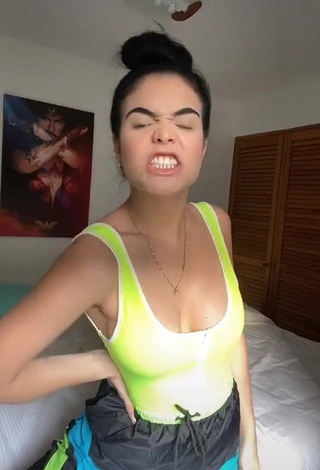 Amazing KeyZaraOfficial Shows Cleavage and Bouncing Tits