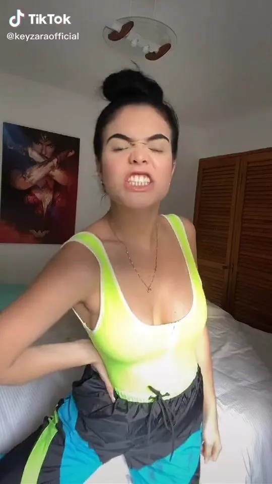 Amazing KeyZaraOfficial Shows Cleavage and Bouncing Tits