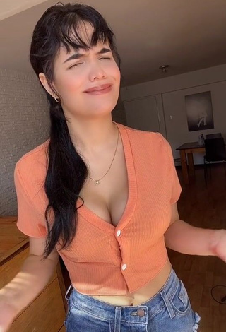 4. Hot KeyZaraOfficial Shows Cleavage in Orange Crop Top and Bouncing Tits