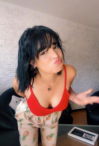 Hottest KeyZaraOfficial Shows Cleavage in Red Crop Top and Bouncing Boobs