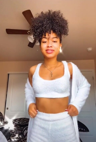 1. Sweet Lanii Kay Shows Cleavage in Cute White Crop Top