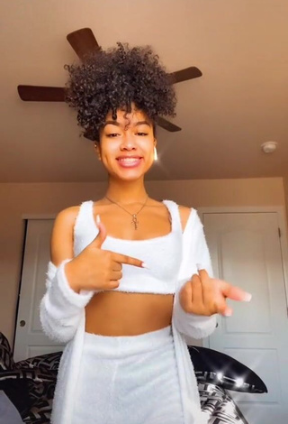 4. Sweet Lanii Kay Shows Cleavage in Cute White Crop Top