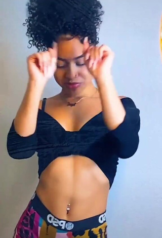 4. Lanii Kay Looks Erotic in Black Crop Top while doing Belly Dance