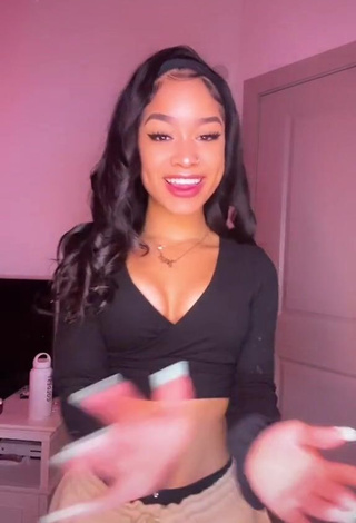 3. Breathtaking Lanii Kay Shows Cleavage in Black Crop Top and Bouncing Boobs