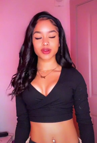 1. Gorgeous Lanii Kay Shows Cleavage in Alluring Black Crop Top