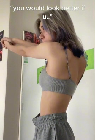 4. Sexy Lee Loo Shows Cleavage in Grey Crop Top