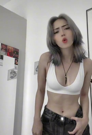 3. Alluring Lee Loo Shows Cleavage in Erotic White Crop Top