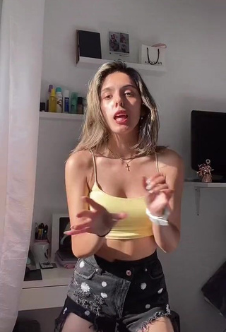 Hot Leonor Filipa Shows Cleavage in Crop Top