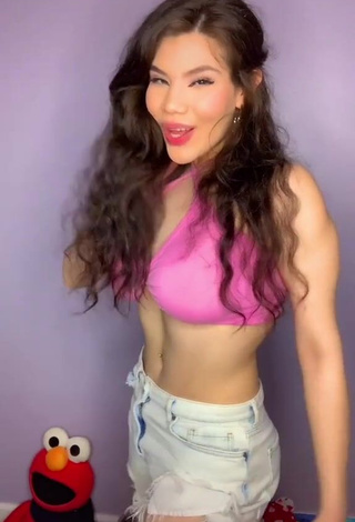 1. Sweetie Linda Horna Shows Cleavage in Pink Crop Top