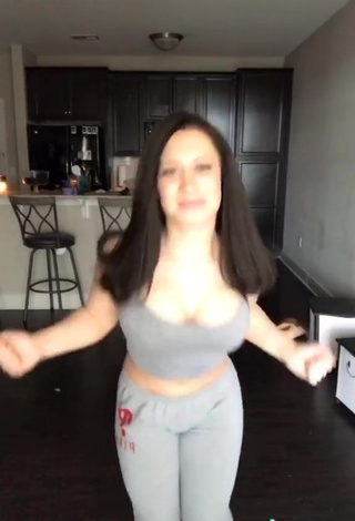 Sexy Lizzy Wurst Shows Cleavage in Grey Crop Top and Bouncing Tits