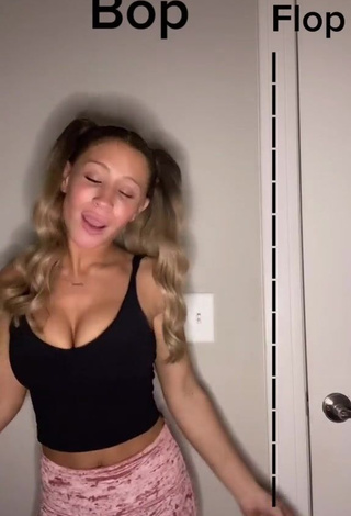 Sweet Lizzy Wurst Shows Cleavage in Cute Black Crop Top and Bouncing Boobs