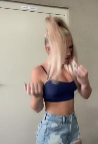 3. Hottie Lizzy Wurst Shows Cleavage in Blue Crop Top and Bouncing Boobs