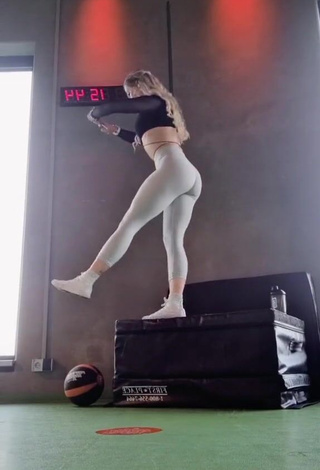 4. Hot Luisa Burkert in Leggings in the Sports Club while doing Fitness Exercises