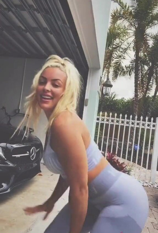 4. Sexy Mandy Rose in Leggings