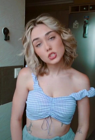 1. Sexy Mara Franch Shows Cleavage in Checkered Crop Top