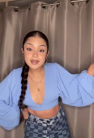 Sexy Mayariif Shows Cleavage in Blue Crop Top