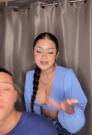 3. Sexy Mayariif Shows Cleavage in Blue Crop Top