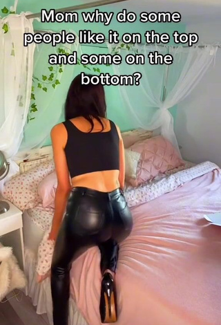 1. Sexy Natalie Shows Butt