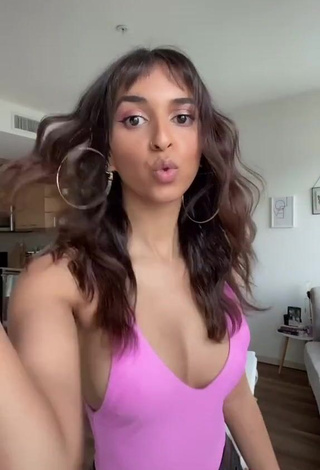 Hot Monica Mamudo Shows Nipples without Bra (Side Boob)