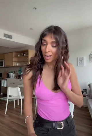 4. Hot Monica Mamudo Shows Nipples without Bra (Side Boob)