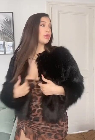 3. Pretty Océane Shows Cleavage and Bouncing Boobs