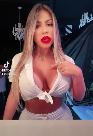 Hot Camila Xavier Shows Cleavage in White Crop Top