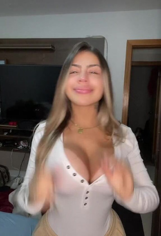 Camila Xavier Demonstrates Sweetie Cleavage