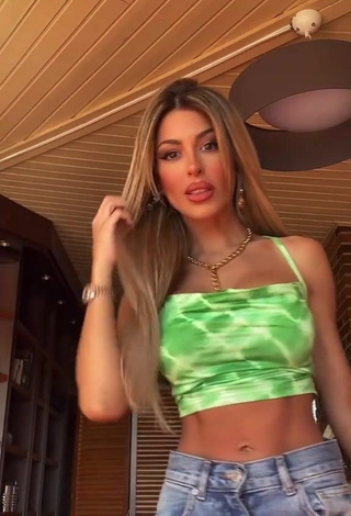 1. Hottie Oriana Marzoli Shows Cleavage in Crop Top