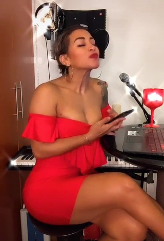 Erotic Paula Arias Shows Cleavage in Red Dress