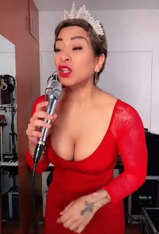 3. Amazing Paula Arias Shows Cleavage in Hot Red Dress