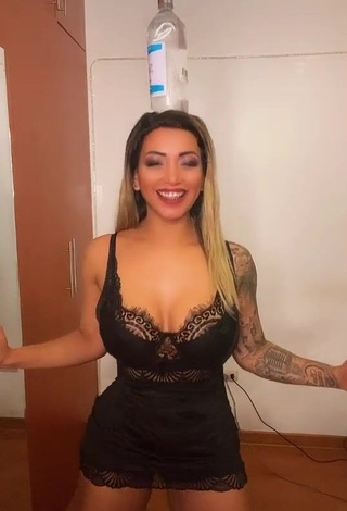 3. Beautiful Paula Arias Shows Cleavage in Sexy Black Dress