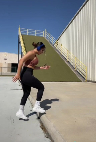 Hot Priscila Montoya Shows Butt while doing Fitness Exercises