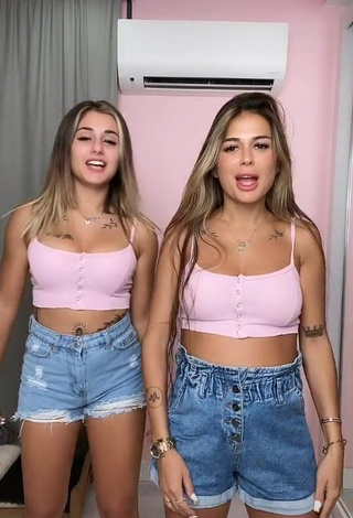 1. Sexy Meryem Shows Cleavage in Pink Crop Top