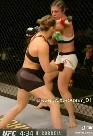 3. Hot Ronda Rousey Shows Nipples