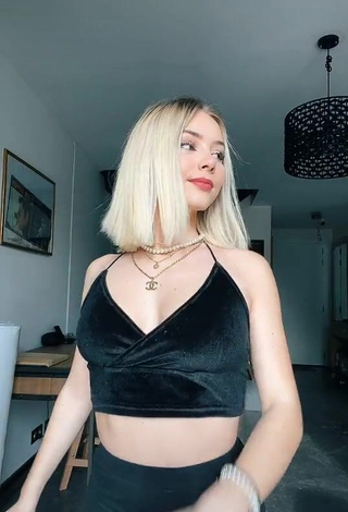 3. Sweetie Romane Bertrand Shows Cleavage in Black Crop Top and Bouncing Boobs