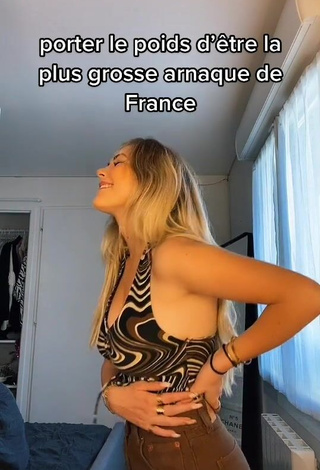 4. Hot Romane Bertrand Shows Cleavage in Crop Top