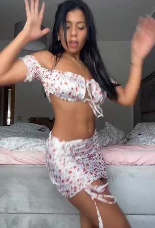 1. Sabrine Khan Looks Fine in Floral Crop Top and Bouncing Tits