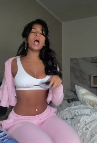 1. Beautiful Sabrine Khan Shows Cleavage in Sexy White Sport Bra